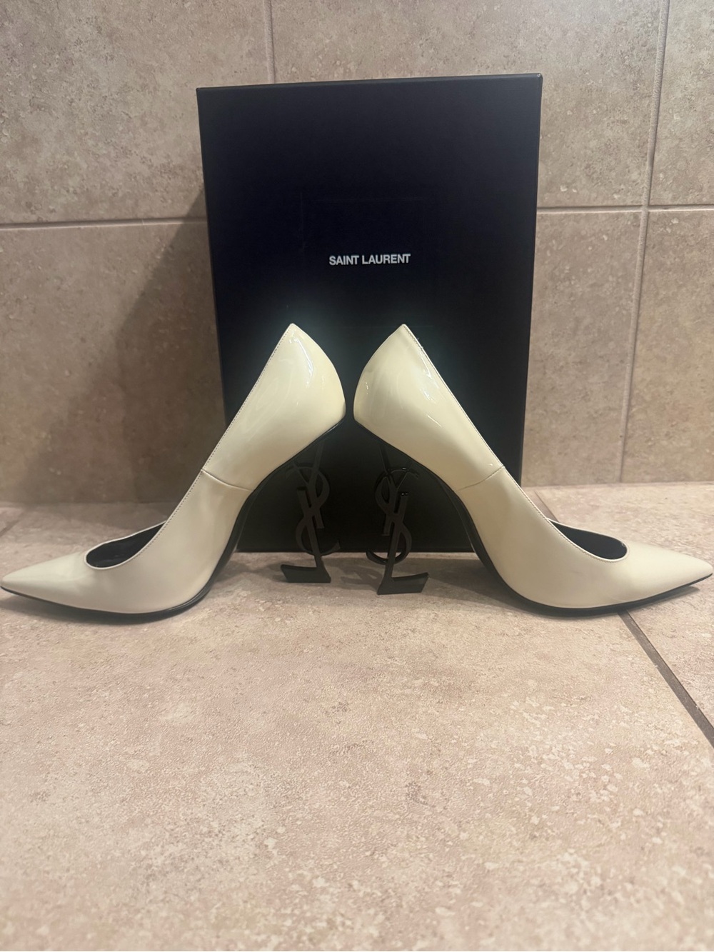 Saint Laurent Cream Patent Opyum Logo-Heel Pumps - Picture 5 of 5